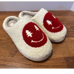 MIA Cozy Smiley Christmas Tree Slippers Women’s Size 9 White NWOB Plush